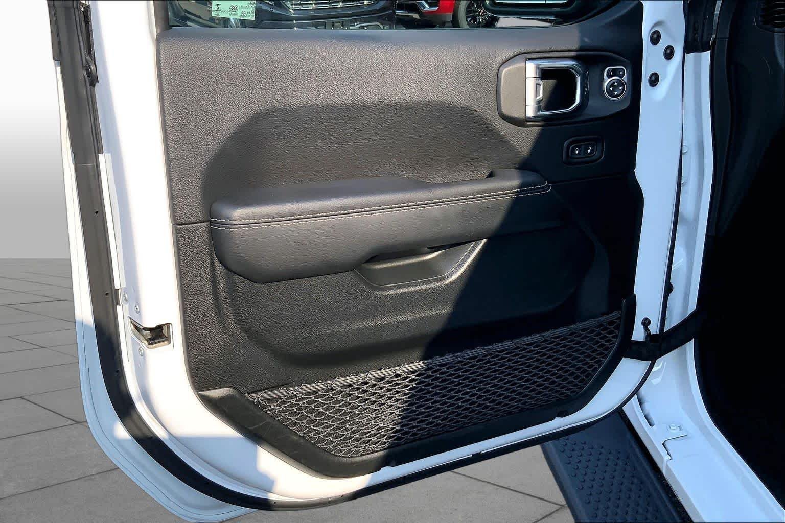 Used 2021 Bright White Clearcoat Jeep Unlimited Sahara image 20