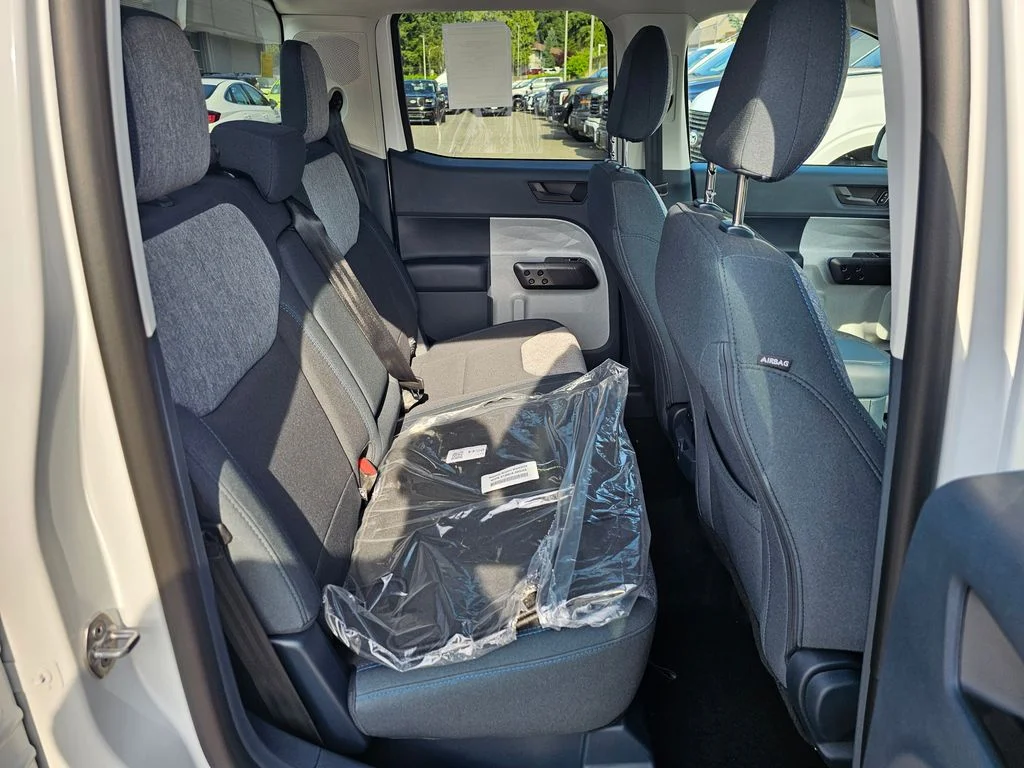 New 2025 Oxford White Ford XLT image 12
