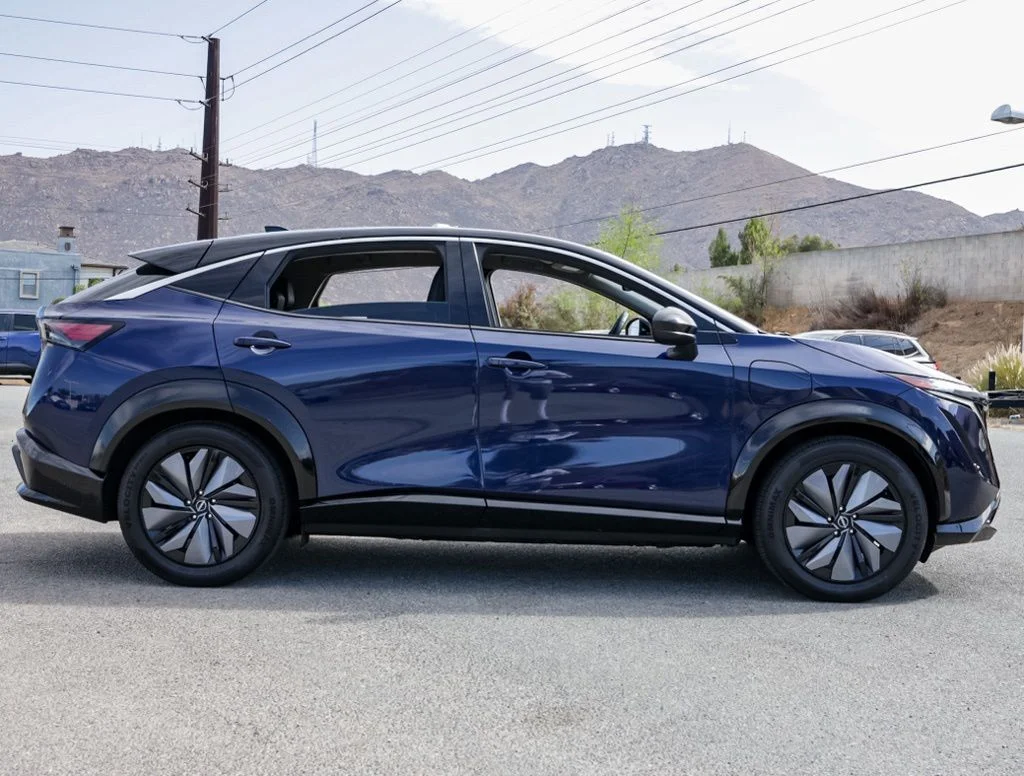 Used 2023 Blue Nissan ENGAGE image 2