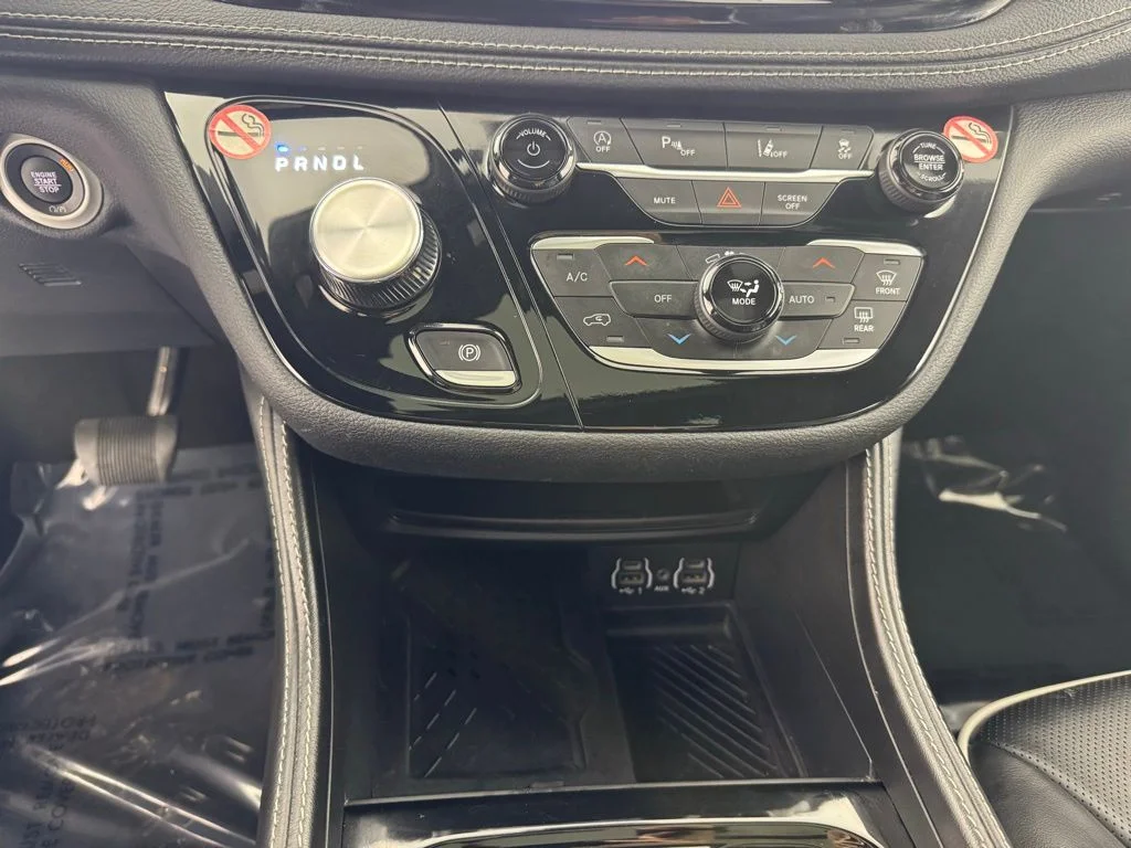 Used 2025 Black Chrysler Limited image 17