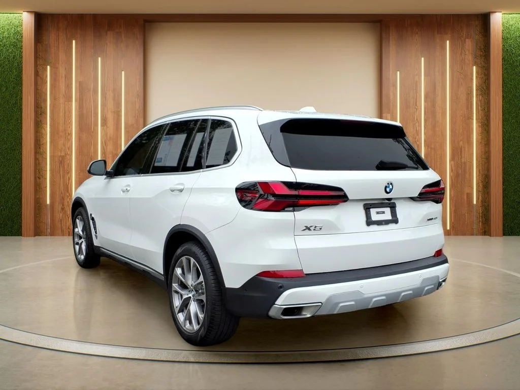 Used 2025 White BMW xDrive40i image 30