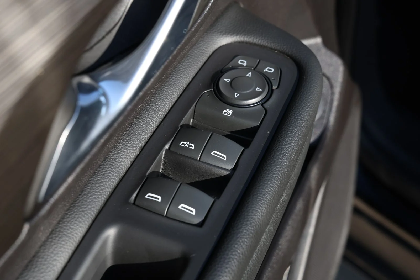 Used 2024 Black GMC SLT image 26