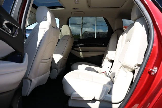 Used 2023 Red Buick Essence image 25