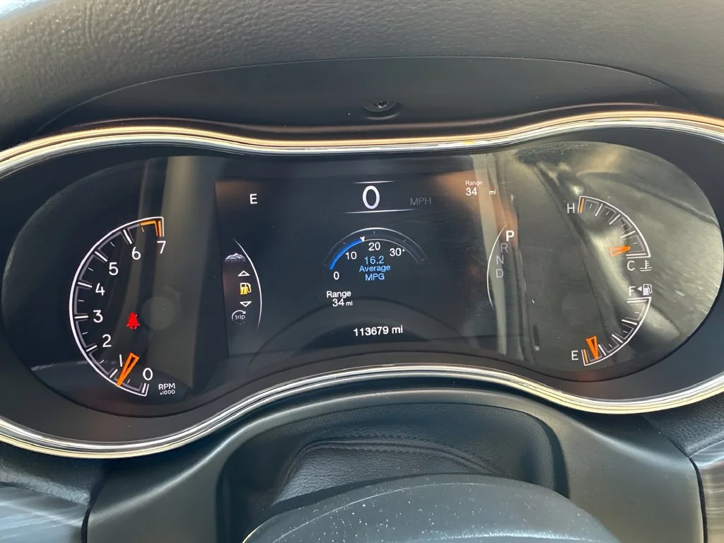 Used 2022  Jeep Limited image 22