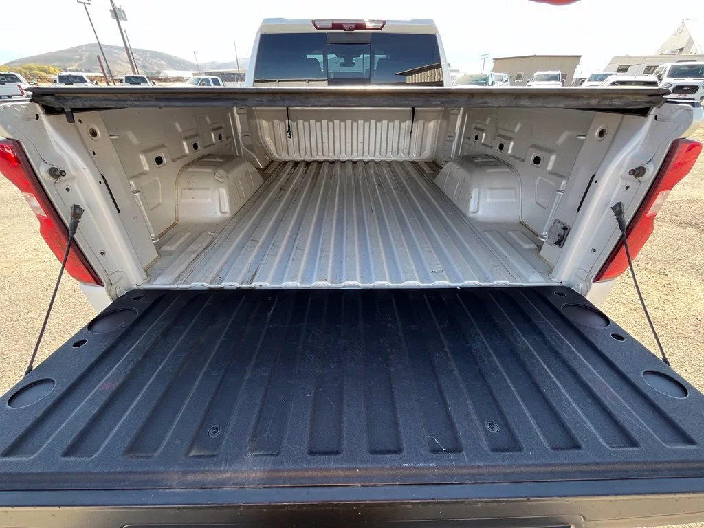 Used 2021 IRIDESCENT PEARL TRICOAT Chevrolet LTZ image 17