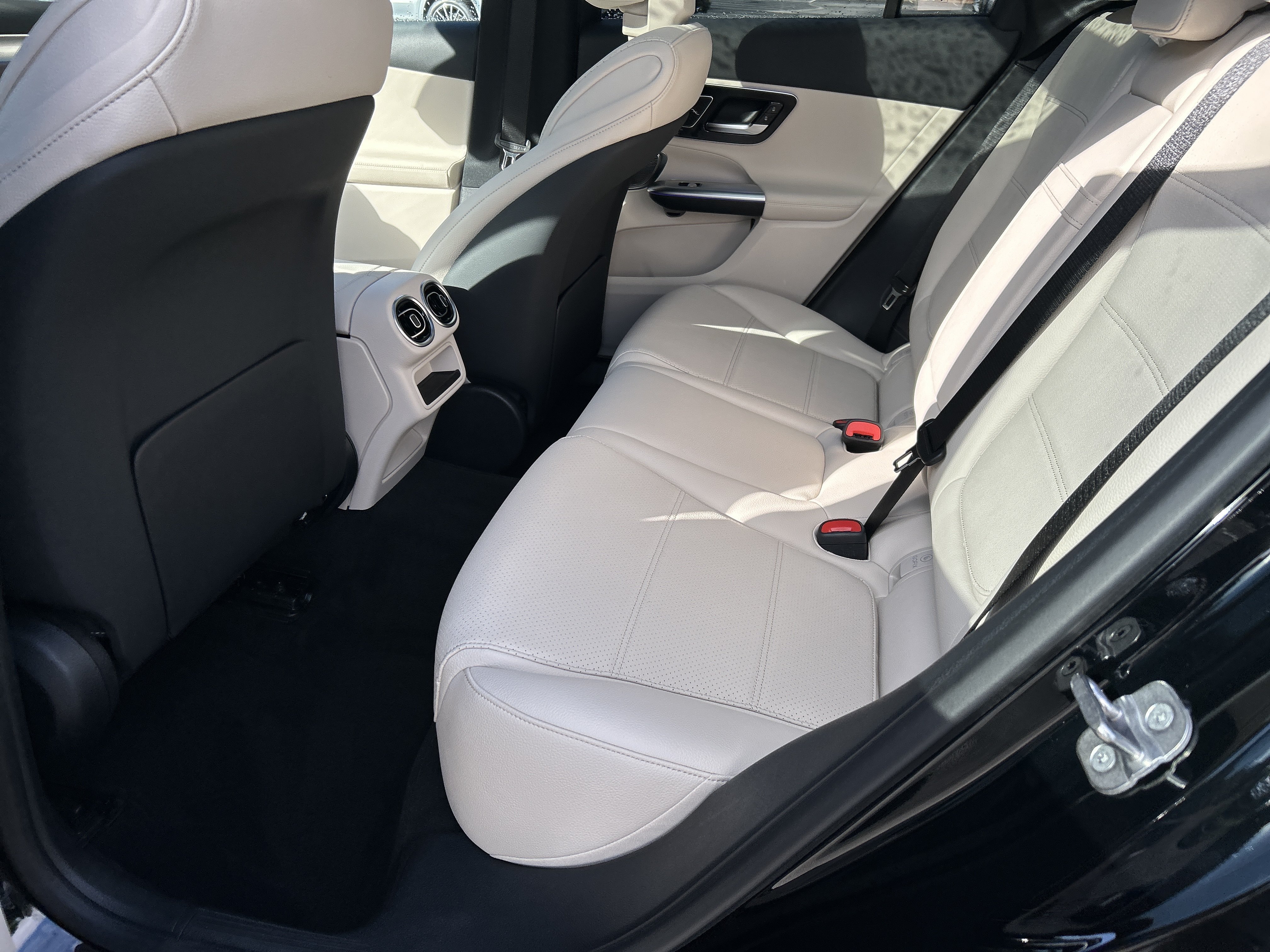 New 2026 Black Mercedes-Benz GLC 300 4MATIC® SUV image 8