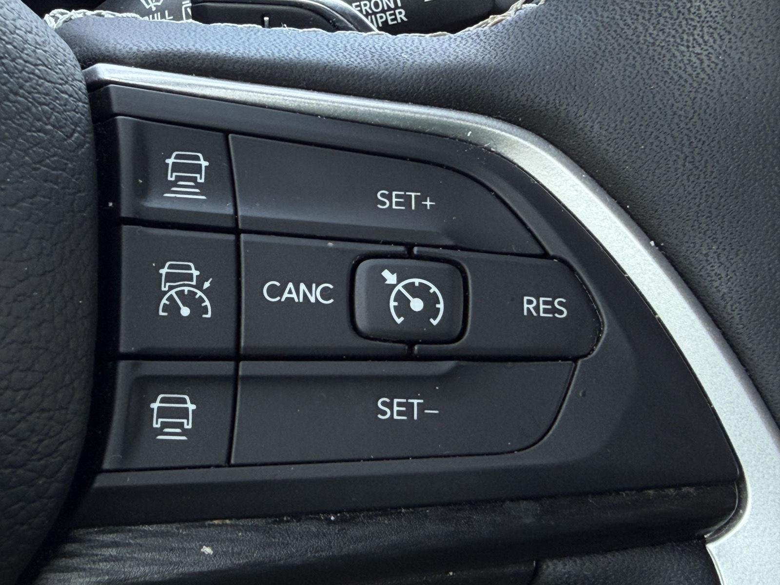 Used 2024 Diamond Black Crystal Pearlcoat Jeep Laredo image 9