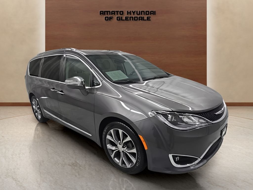 Used 2018 Gray Chrysler Limited image 8