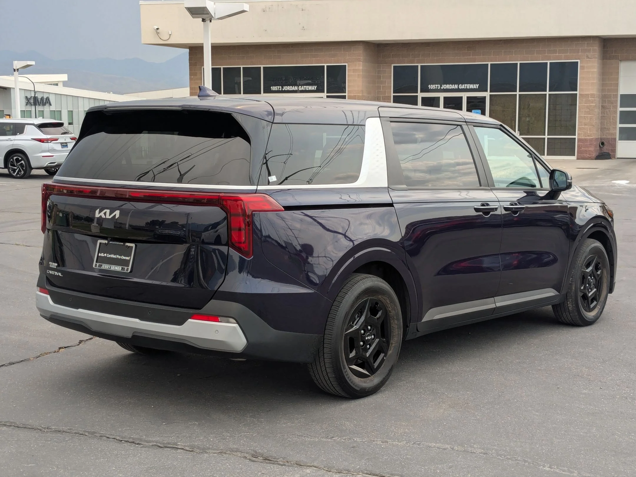 Used 2025 Deep Chroma Blue Kia LX image 5