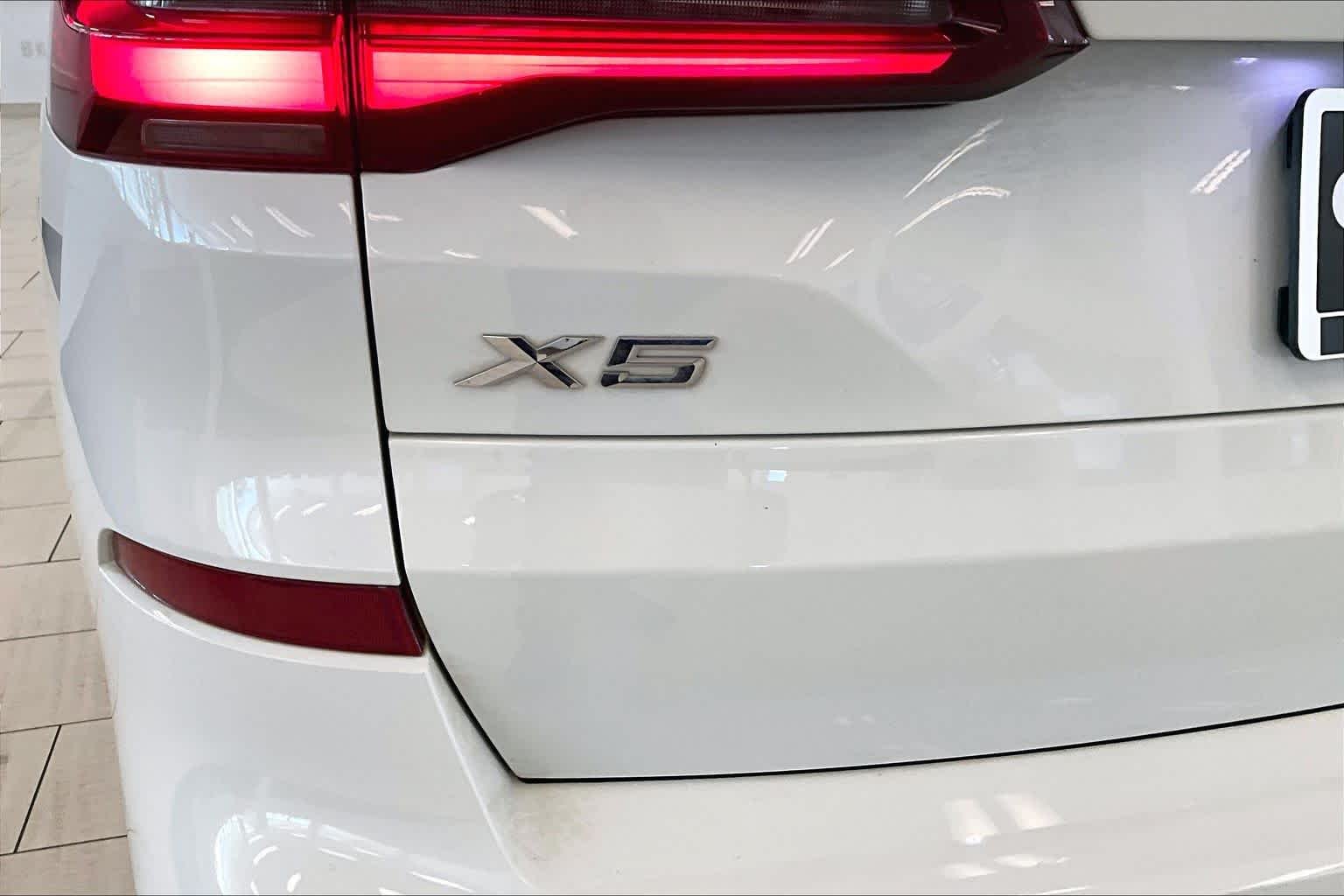 Used 2023 Alpine White BMW xDrive40i image 29