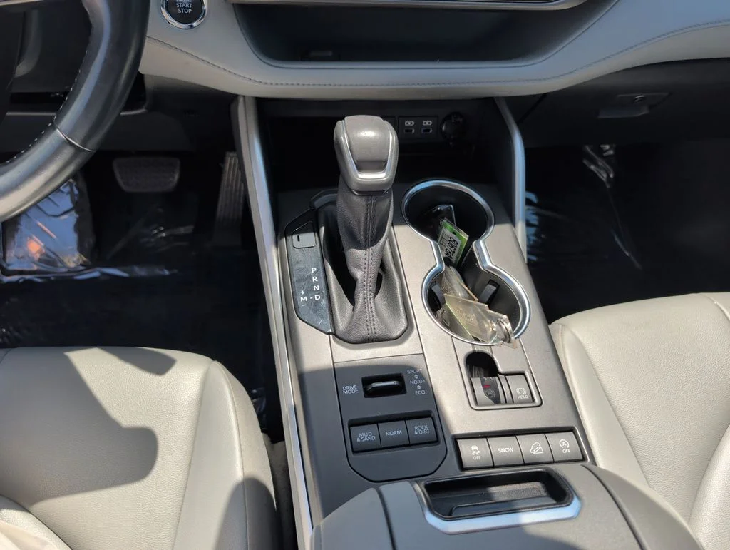 2022 Toyota Highlander XLE - Photo 8