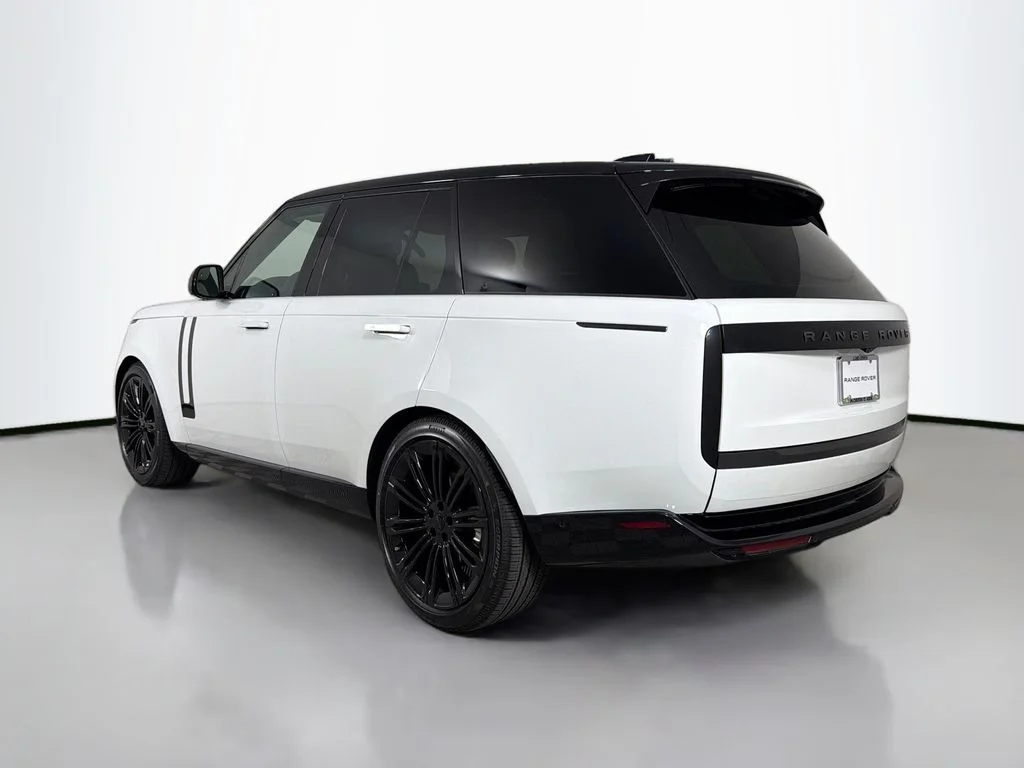 New 2026 Fuji White Land Rover SE image 7