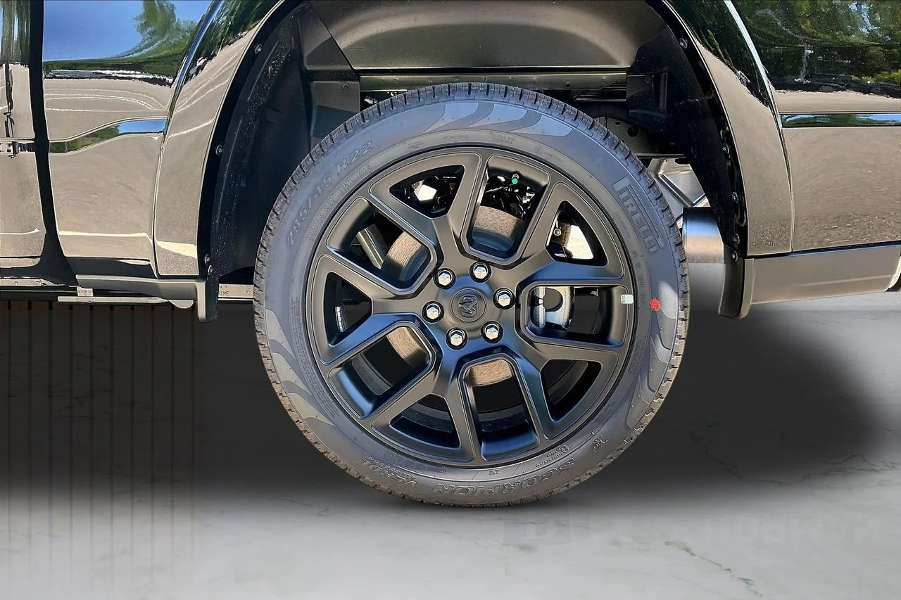 New 2026 Diamond Black Crystal Pearl-Coat Exterior Paint RAM Laramie image 36