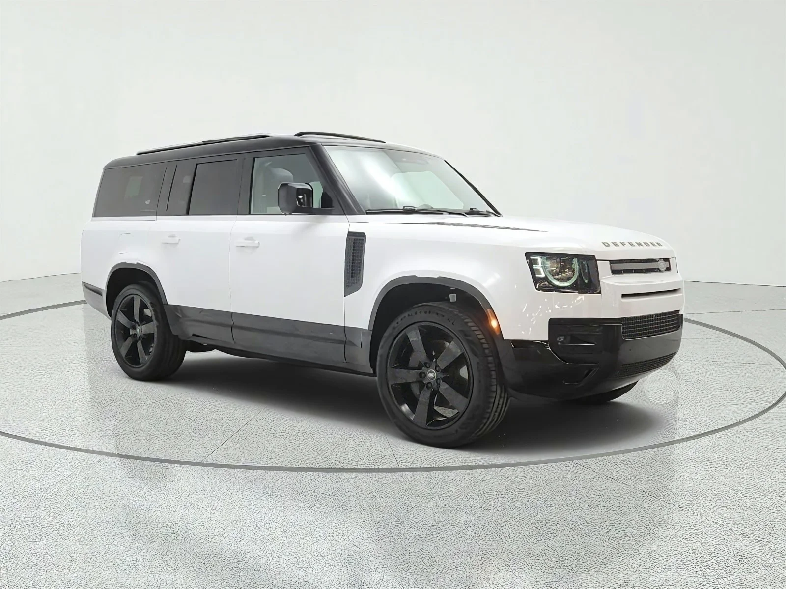 Used 2024 Fuji White Land Rover 130 P400 X-Dynamic SE image 3