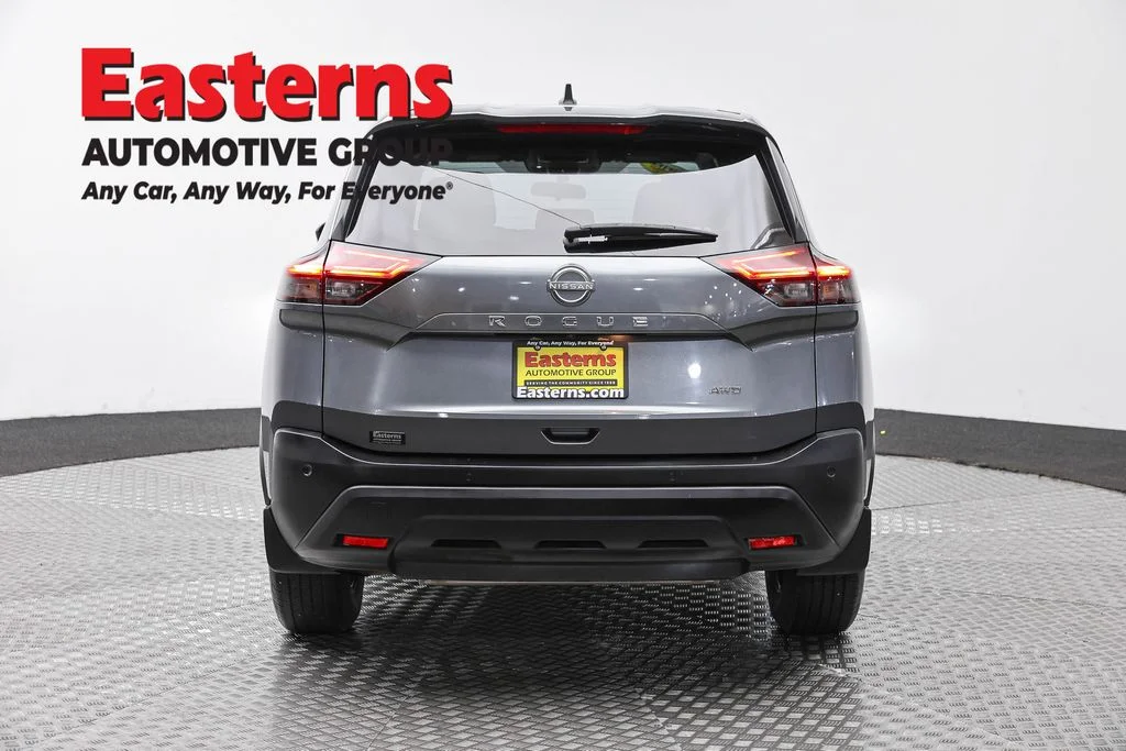 Used 2023 Gray Nissan S image 6