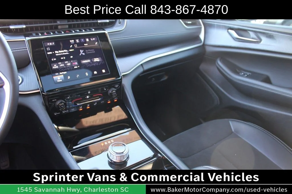 Used 2023 Diamond Black Jeep Altitude X image 9