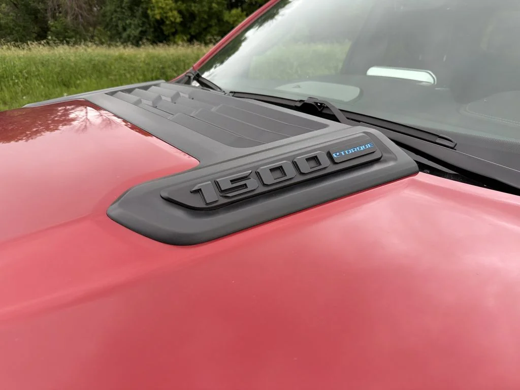 New 2026 Molten Red Pearl-Coat Exterior Paint Ram Laramie image 13