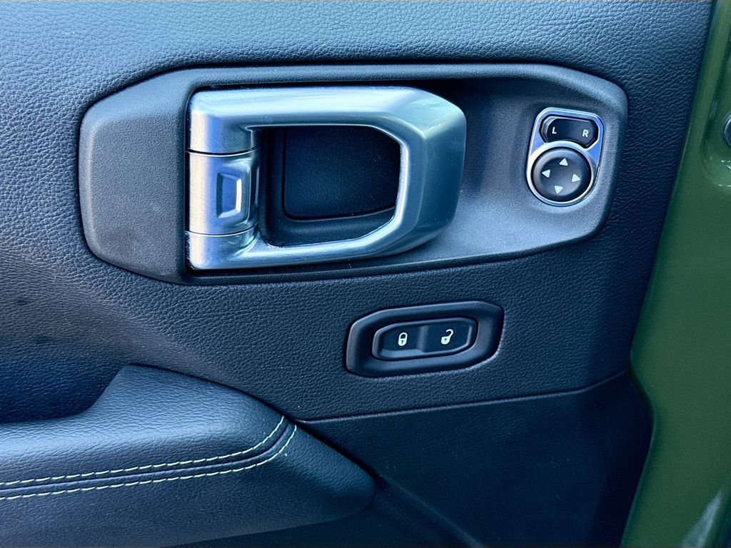 Used 2021 Sarge Green Clearcoat Jeep Unlimited Sahara image 18