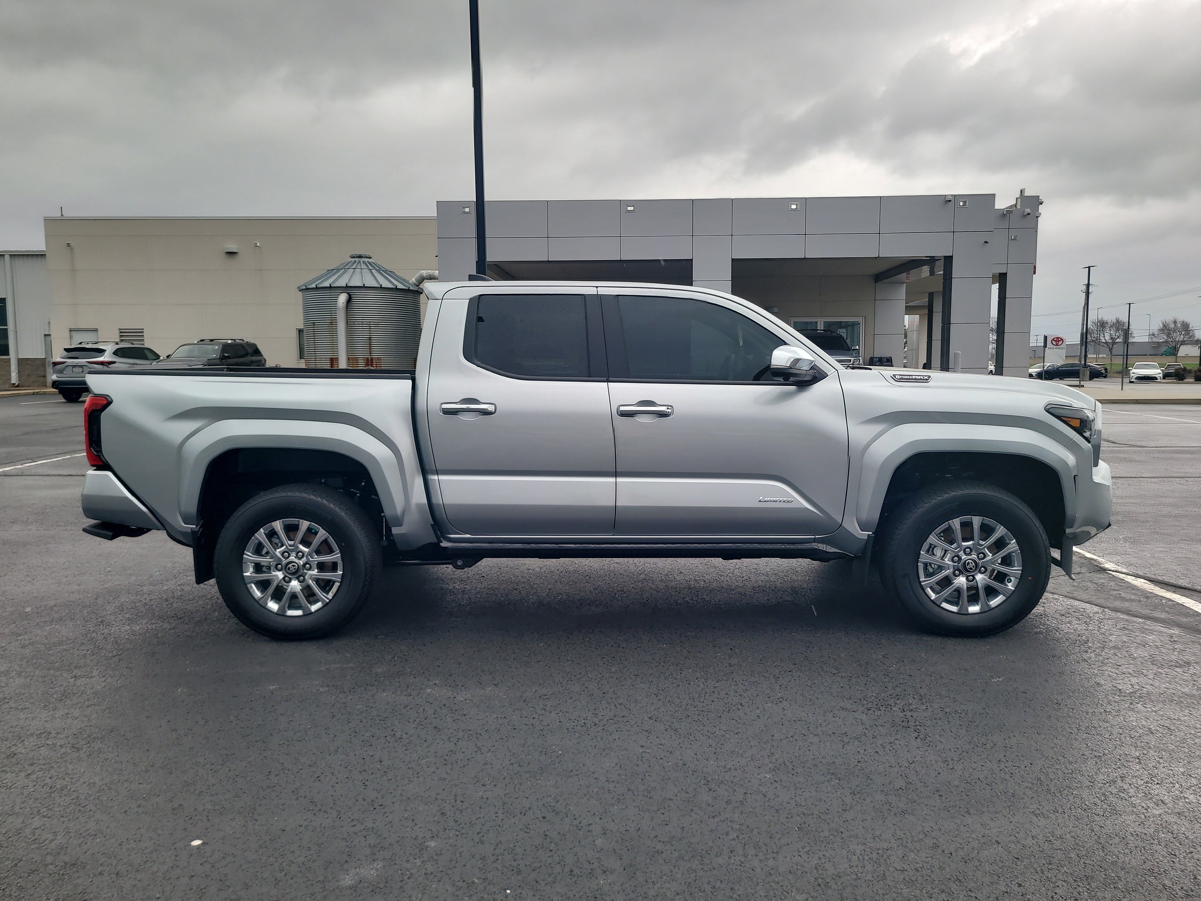 2026 Toyota Tacoma Limited - Photo 4