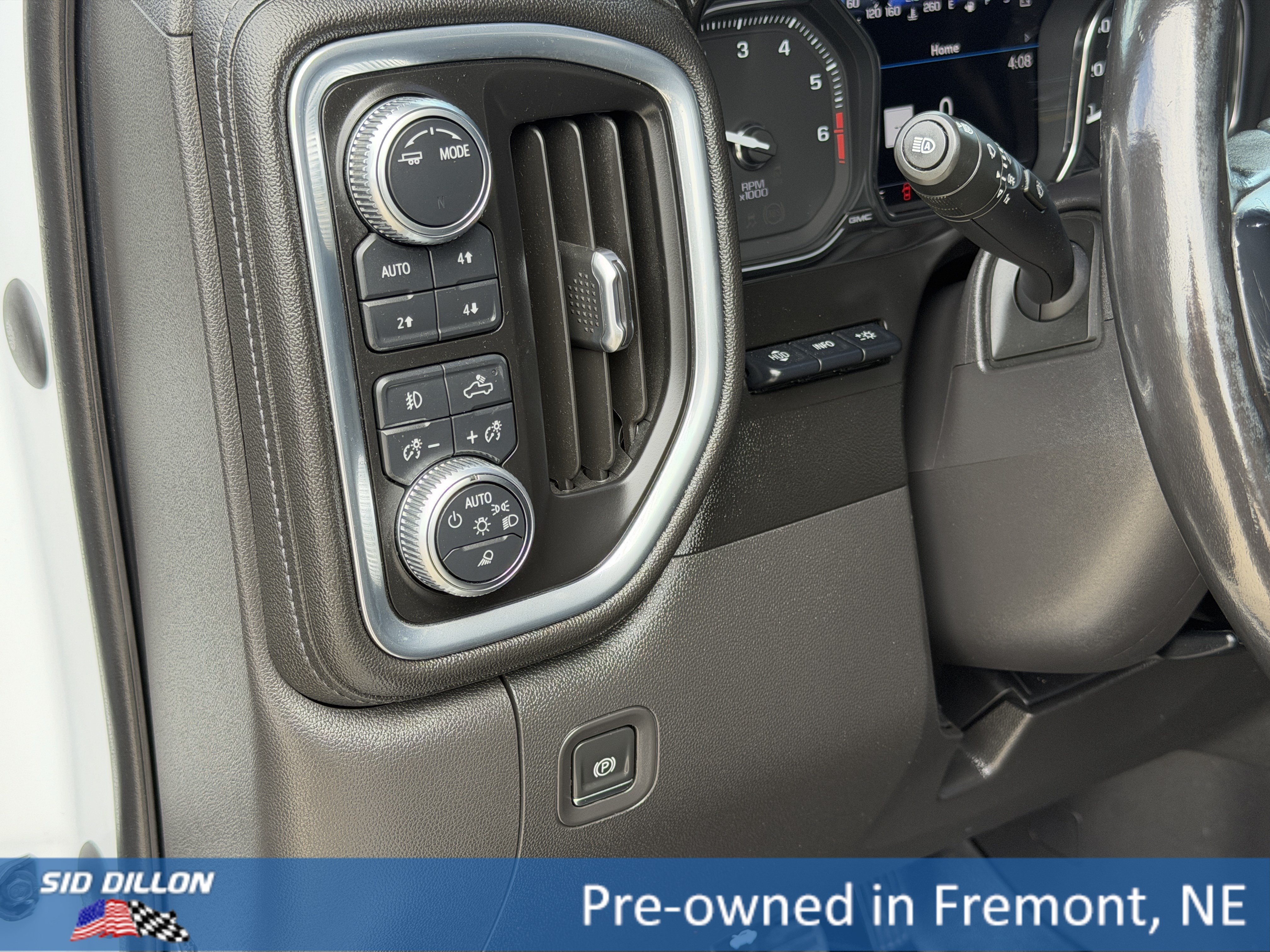Used 2021 White Frost Tricoat GMC Denali image 14