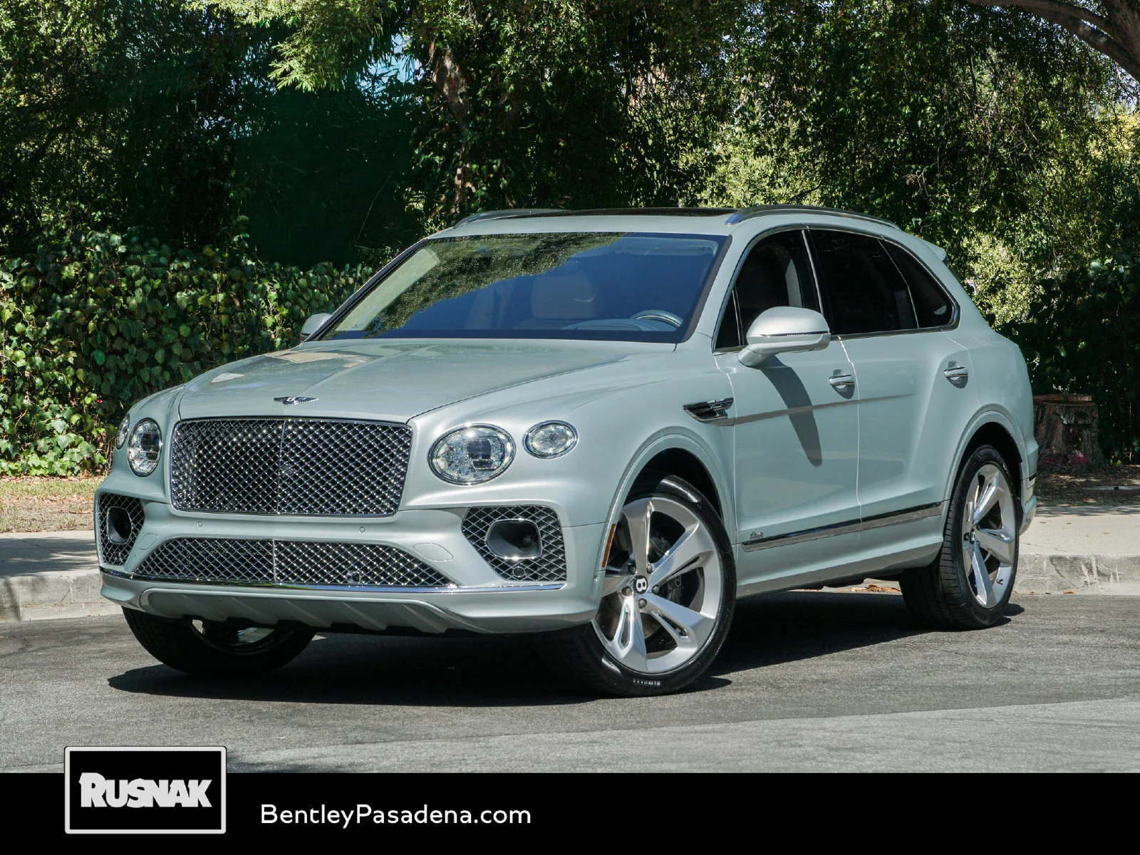 Certified Used 2023 Breeze by Mulliner Bentley Azure image 1