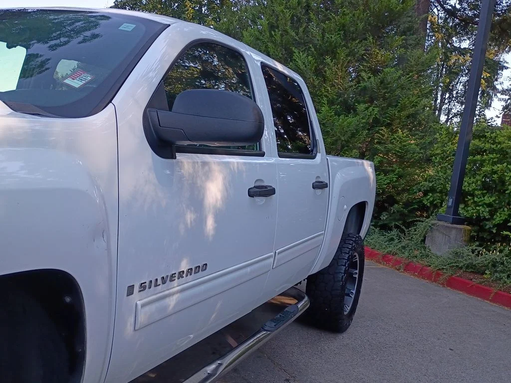 Used 2009 Summit White (Fleet) Chevrolet LT image 9