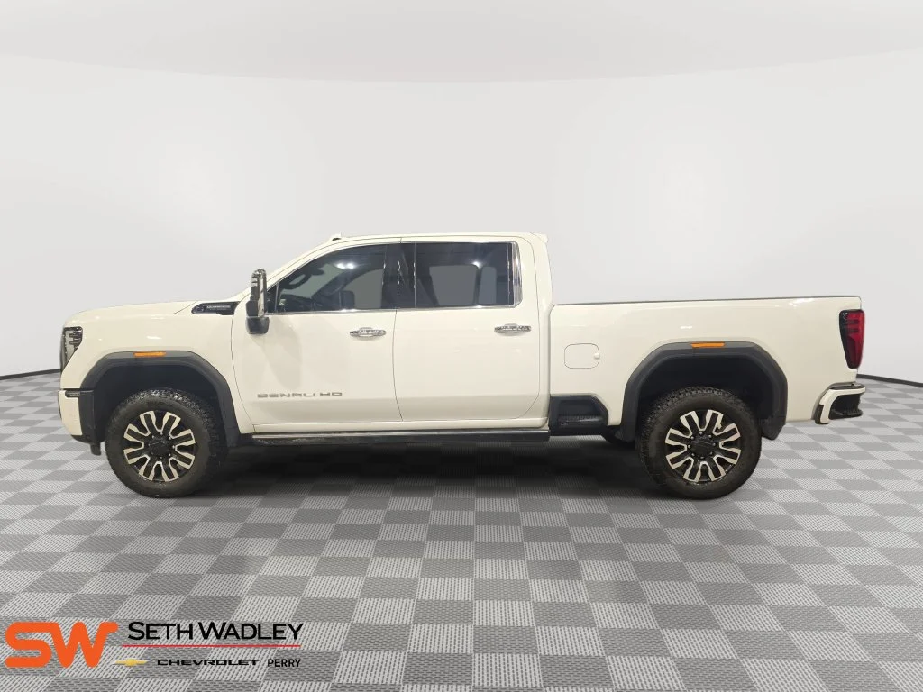 Used 2024 Summit White GMC Denali Ultimate image 4