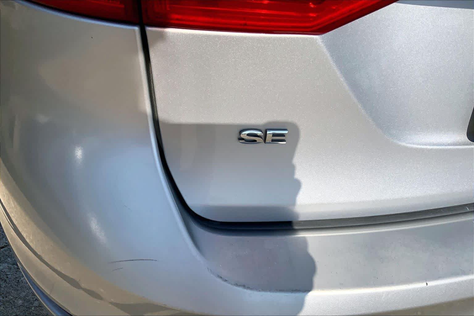 Used 2014 Ingot Silver Metallic Ford SE image 26