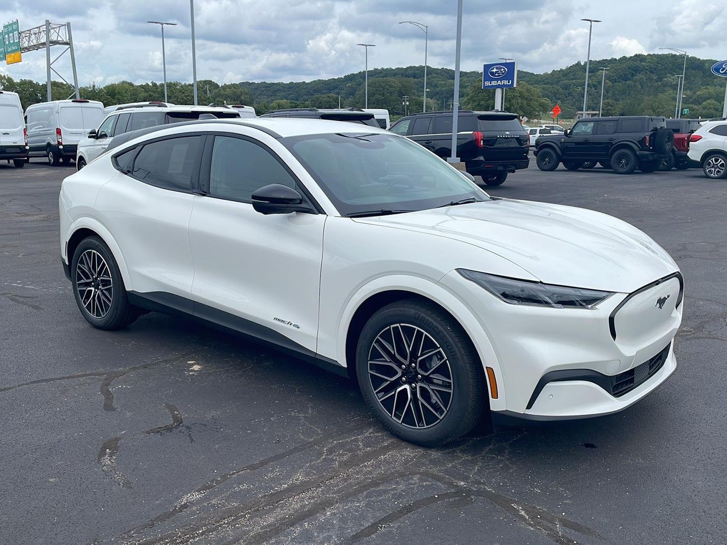 New 2026 Star White Metallic Tri-Coat Ford Premium image 7