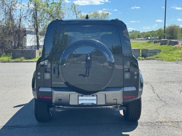 New 2026 Santorini Black Land Rover S image 4