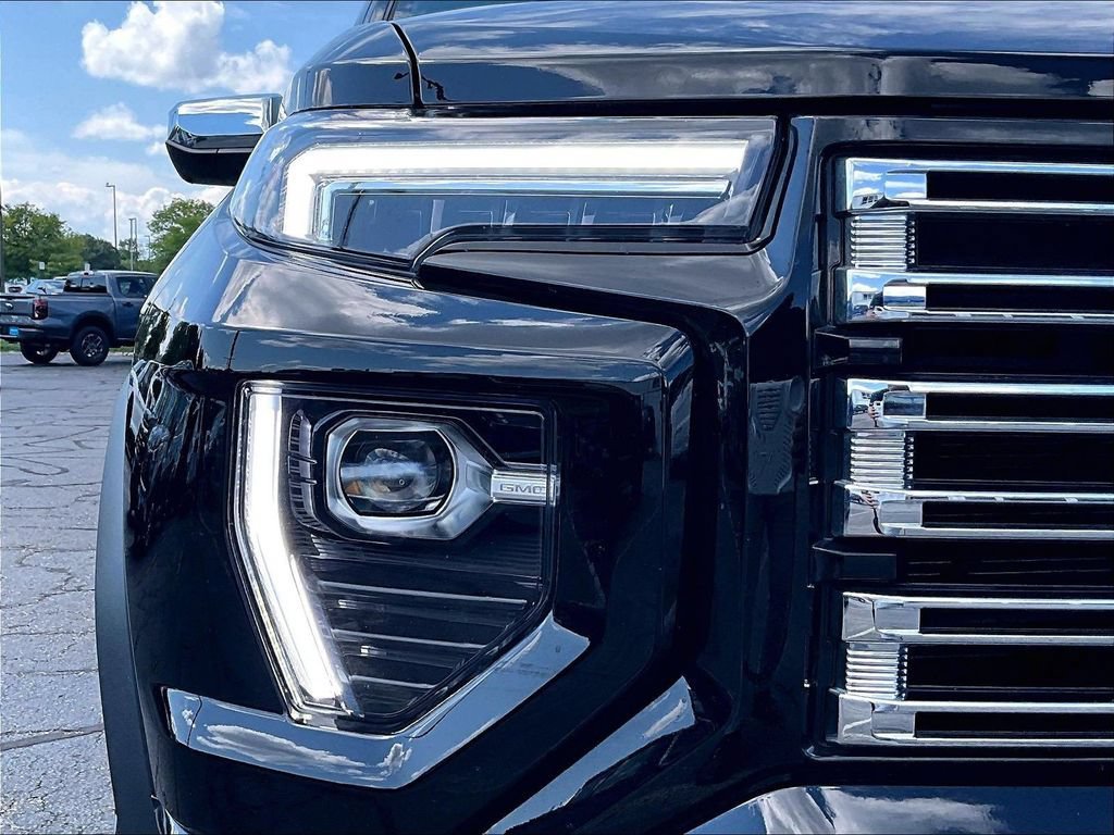 Used 2025 Onyx Black GMC Denali image 33
