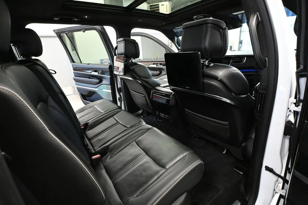 Used 2022 White Jeep Series II image 41