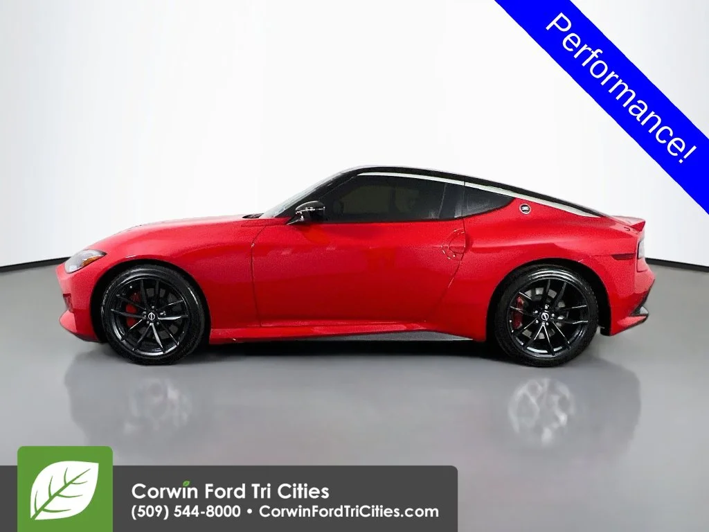 Used 2025 2t Red Blk Roof Nissan Performance image 5