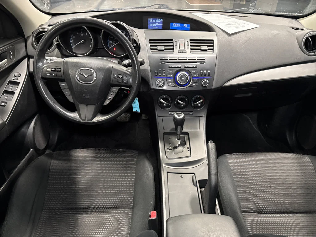 Used 2013 White Mazda i Sport image 9