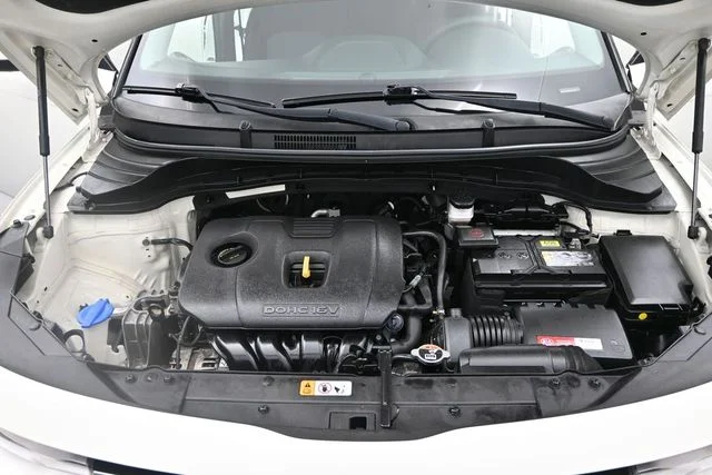 Used 2020 White Kia S image 24