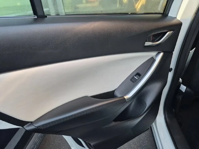 Used 2016 White Mazda Grand Touring image 29