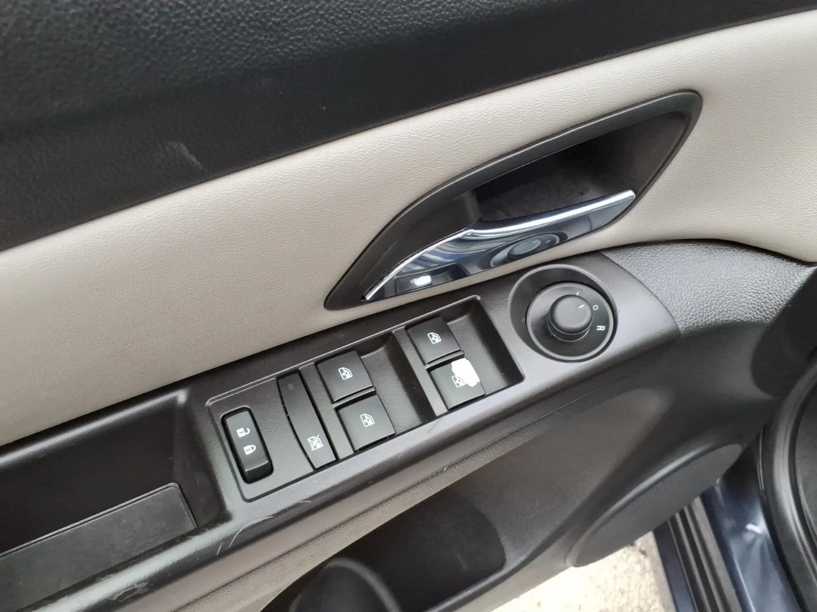 Used 2016 Blue Ray Metallic Chevrolet LS image 11