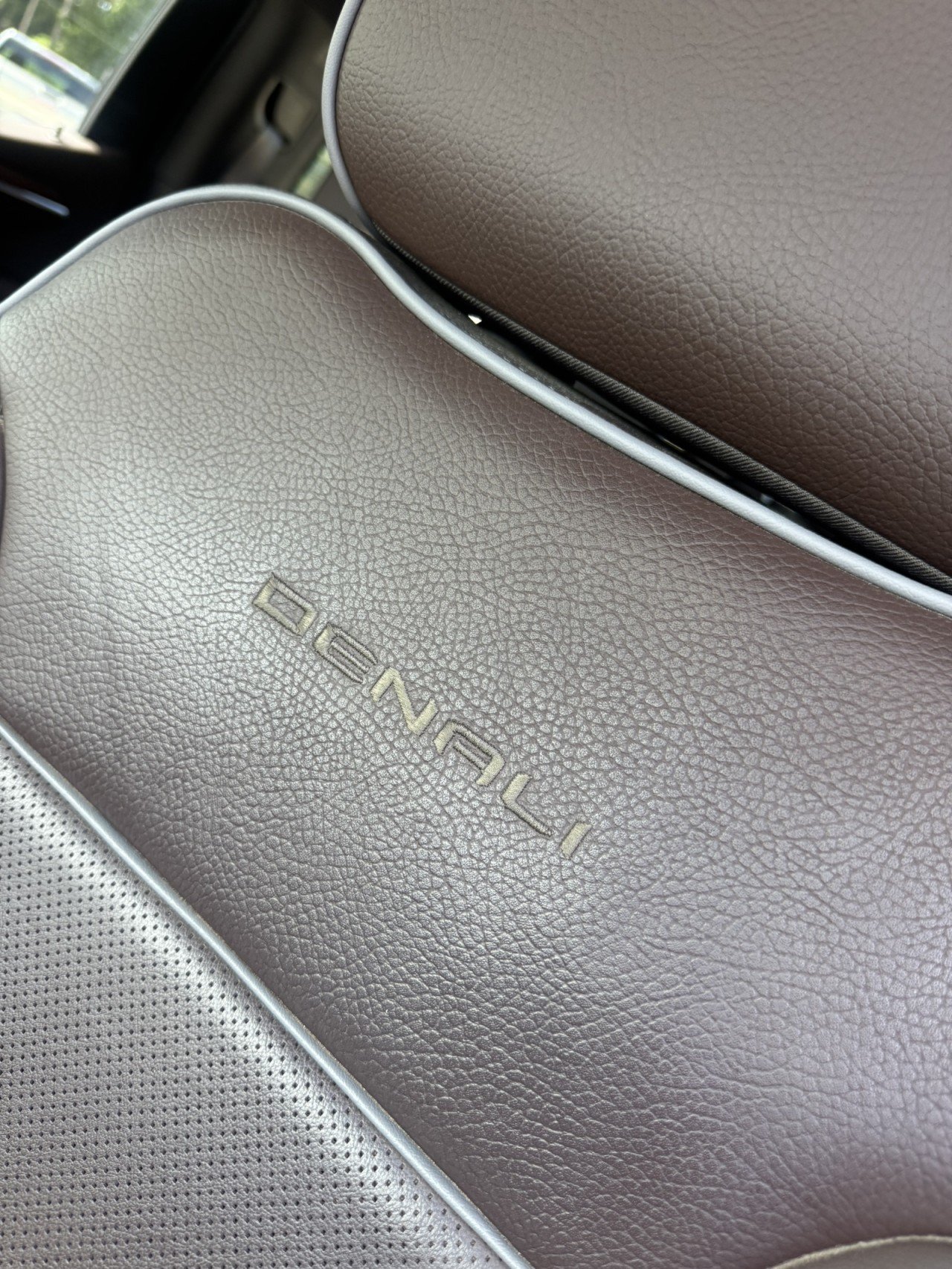 Used 2023 SUMMIT WHITE GMC Denali image 16