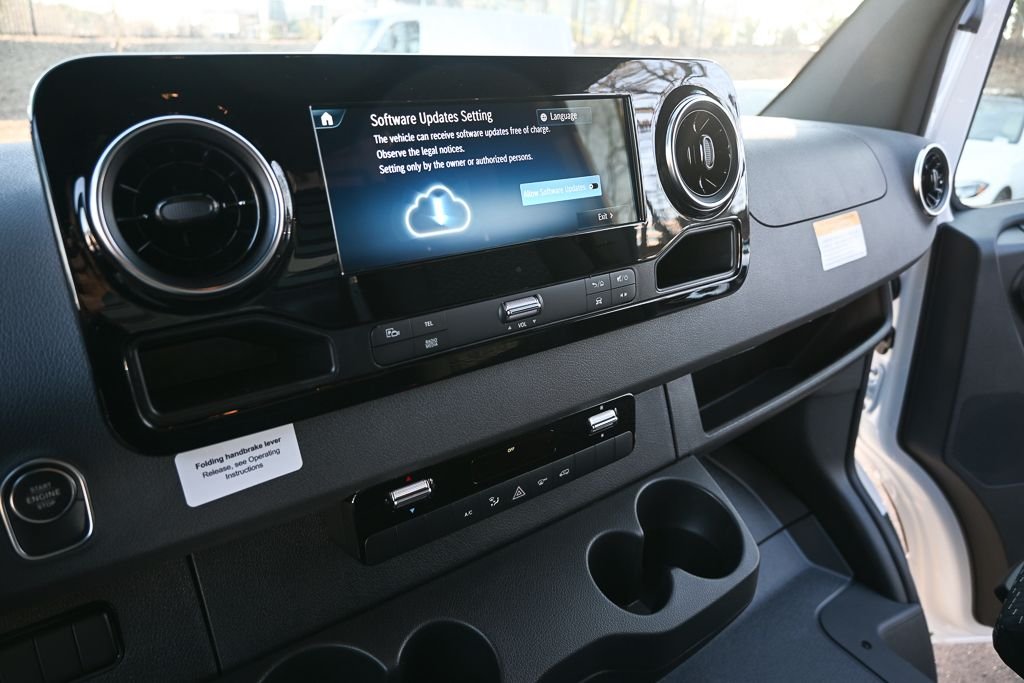 Used 2026 Arctic White Mercedes-Benz Cargo 170 WB image 13