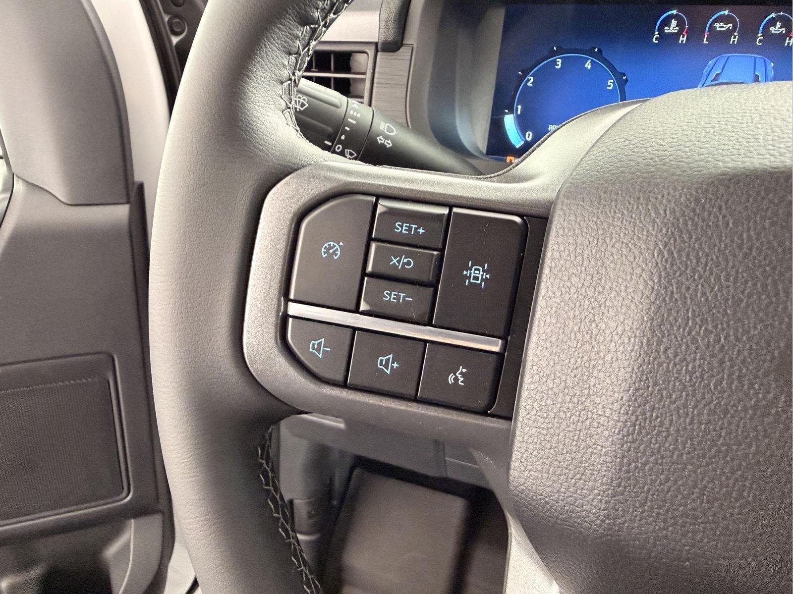New 2026 Oxford White Ford XLT image 30
