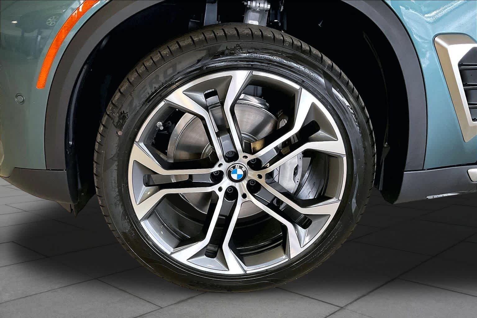 Used 2026 Blue Ridge Mountain Metallic BMW sDrive40i image 8