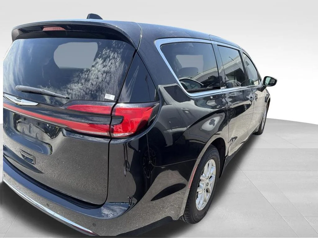 Used 2023 Black Chrysler Touring L image 16