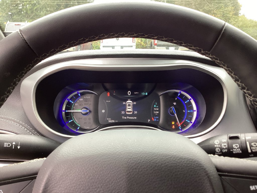 Used 2023 Red Chrysler Touring L image 21