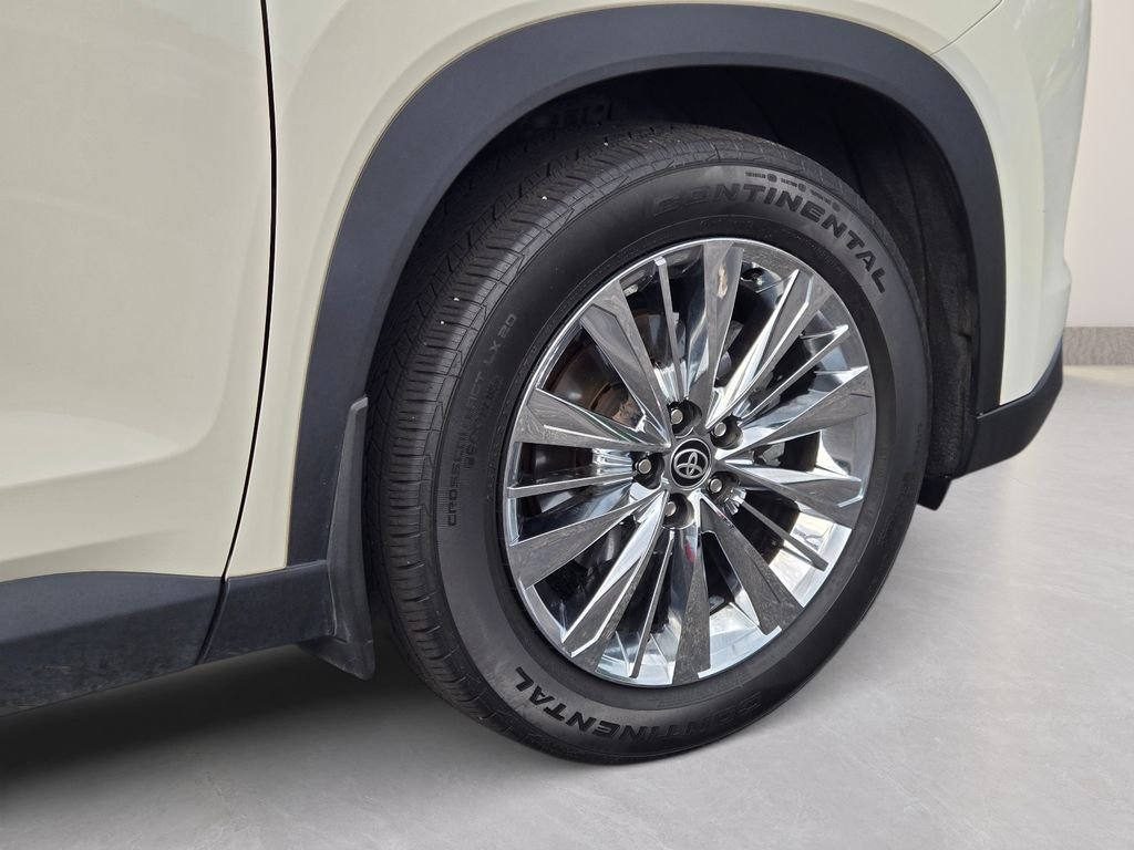 Used 2024 White Toyota Platinum image 11