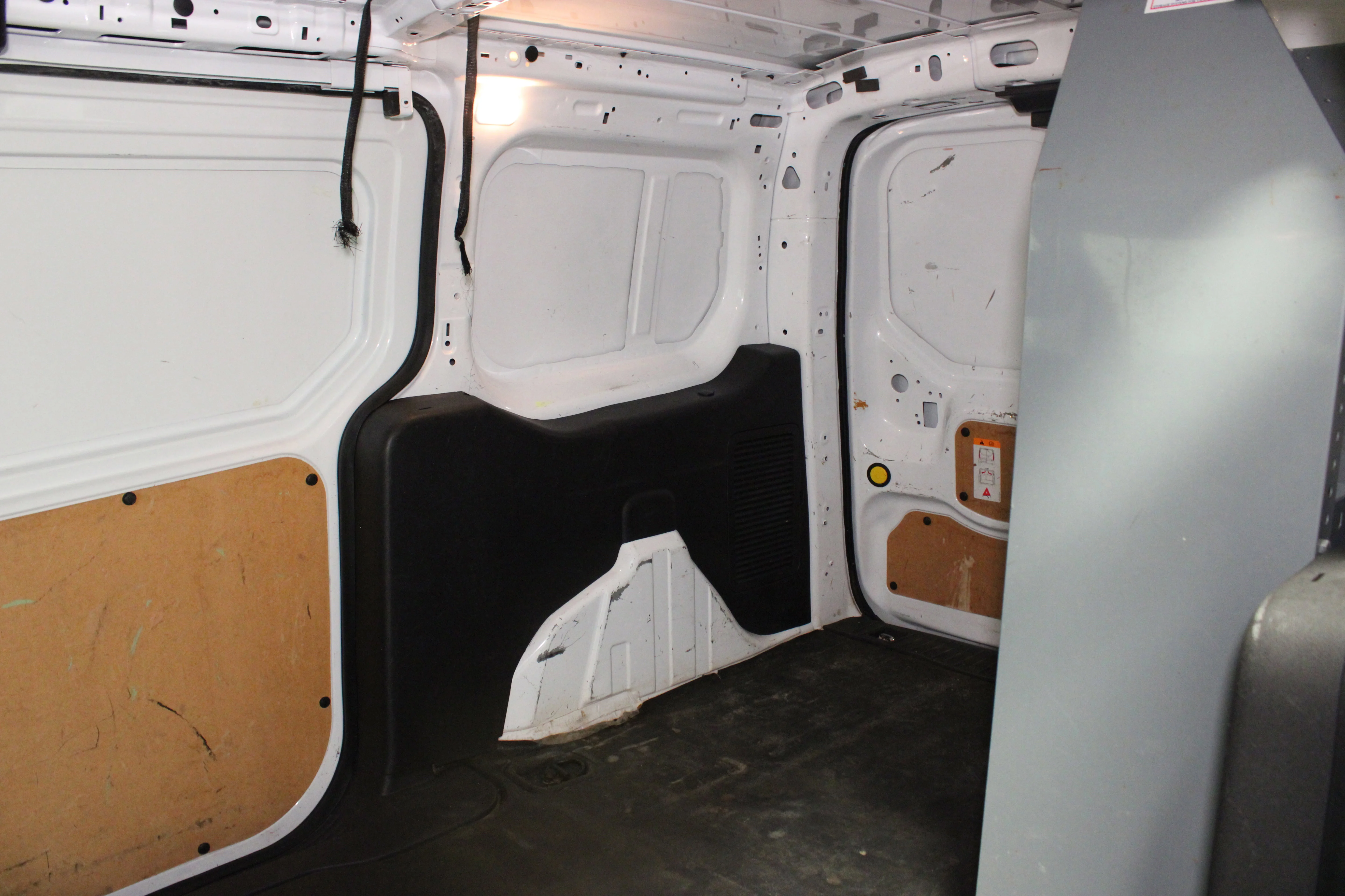 Used 2015 Frozen White Ford XL image 15