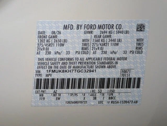 New 2026 Star White Metallic Tri-Coat Ford ST-Line image 55
