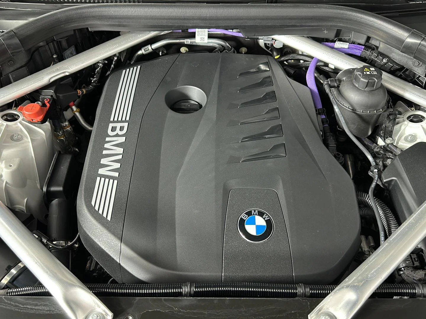 Used 2026 Mineral White Metallic BMW xDrive40i image 31