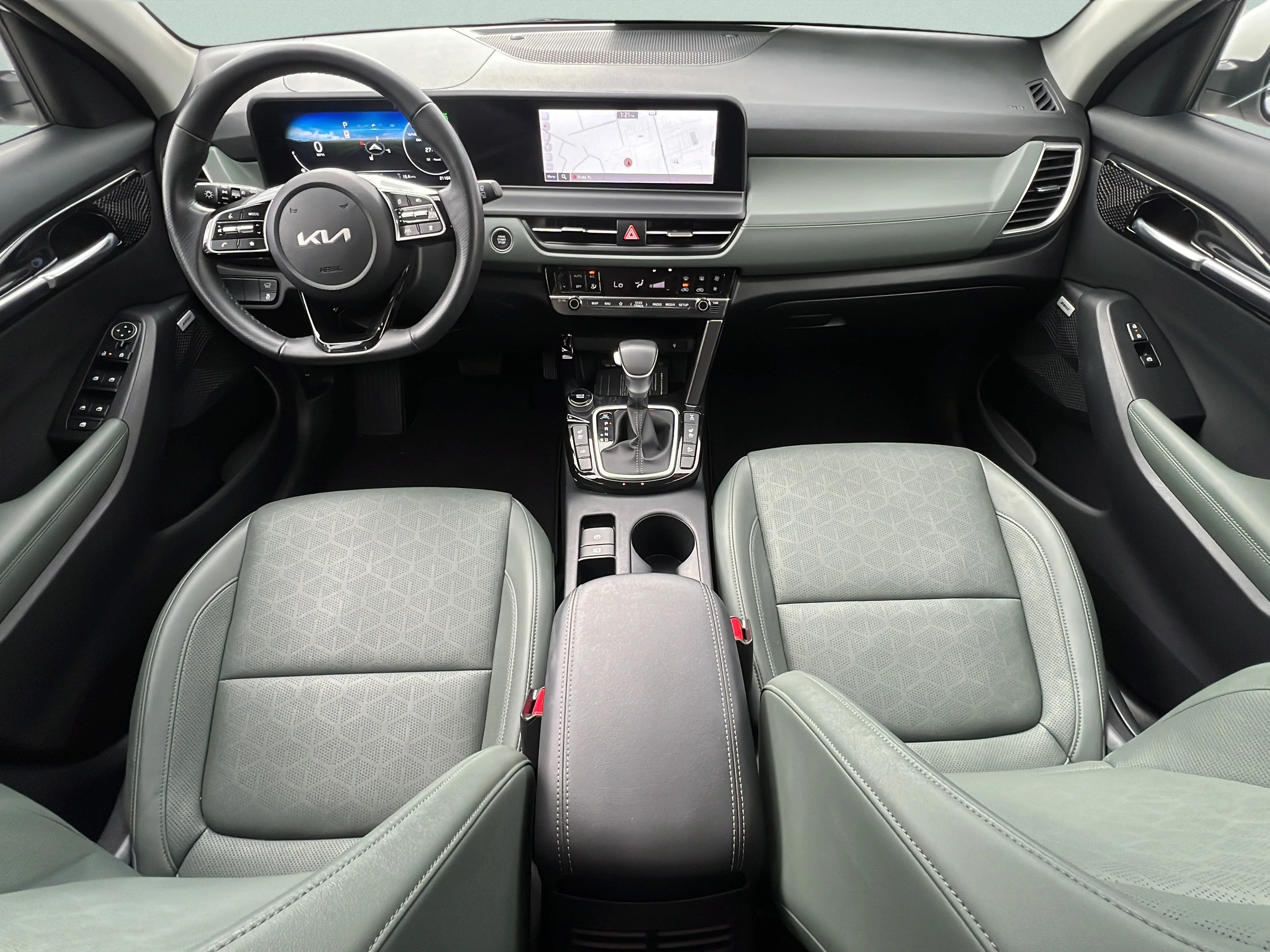 Used 2024 Snow White Pearl Kia SX image 12