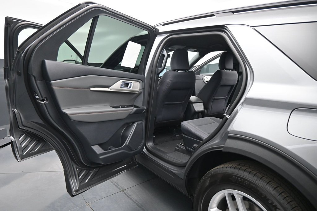New 2027 Carbonized Gray Metallic Ford Active image 17