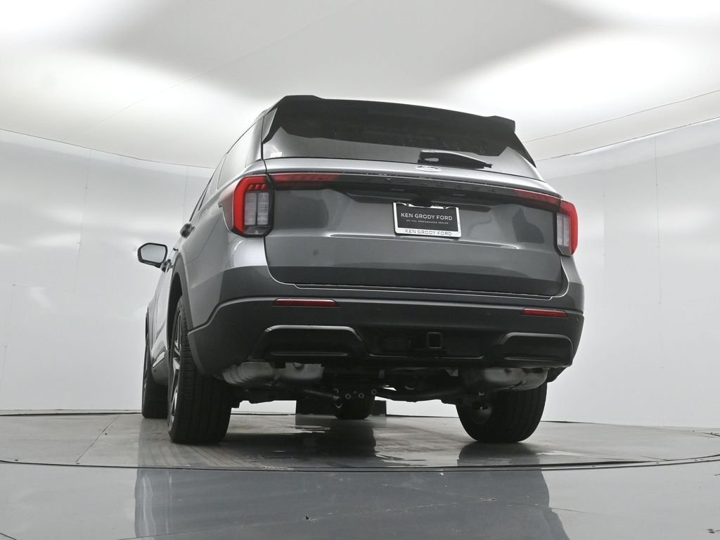 New 2026 Carbonized Gray Metallic Ford ST-Line image 50